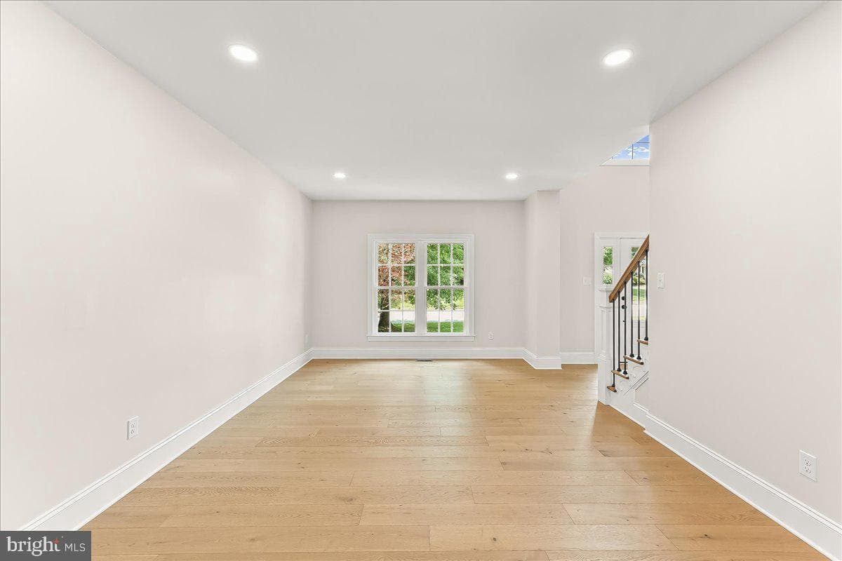 804 Waverly Road photo 16