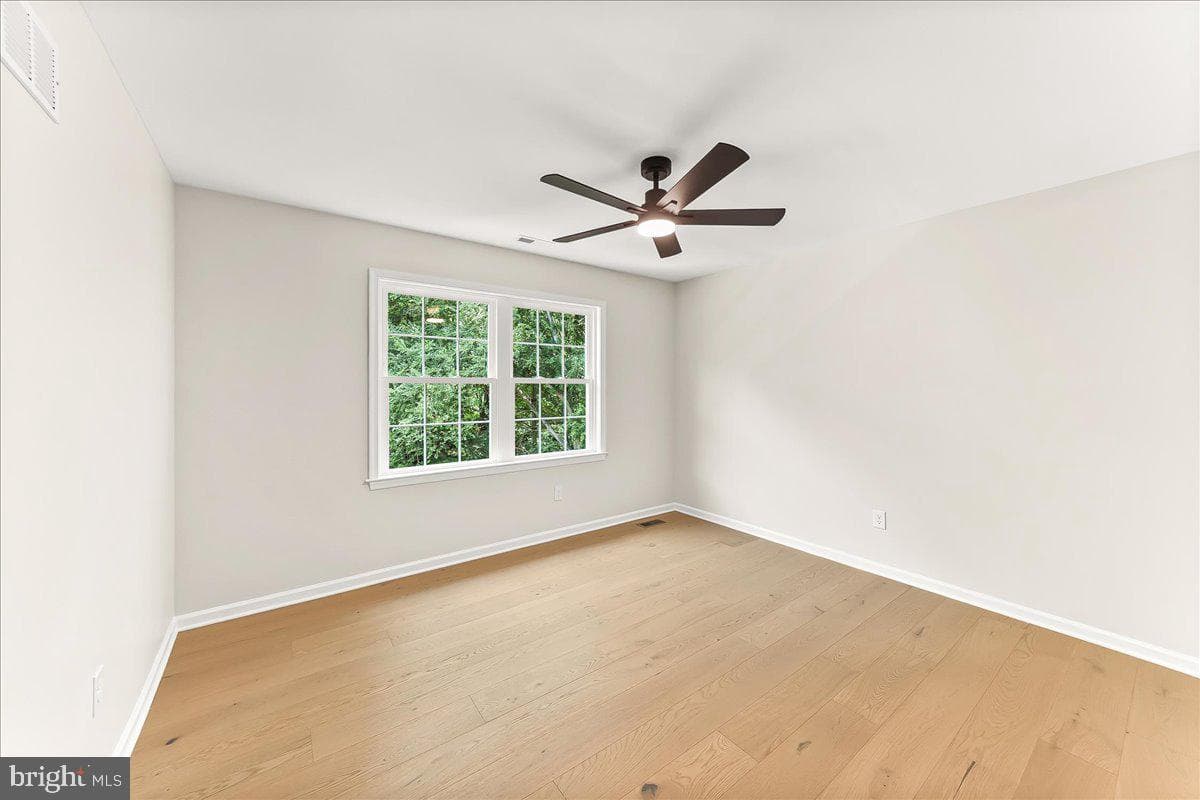 804 Waverly Road photo 39