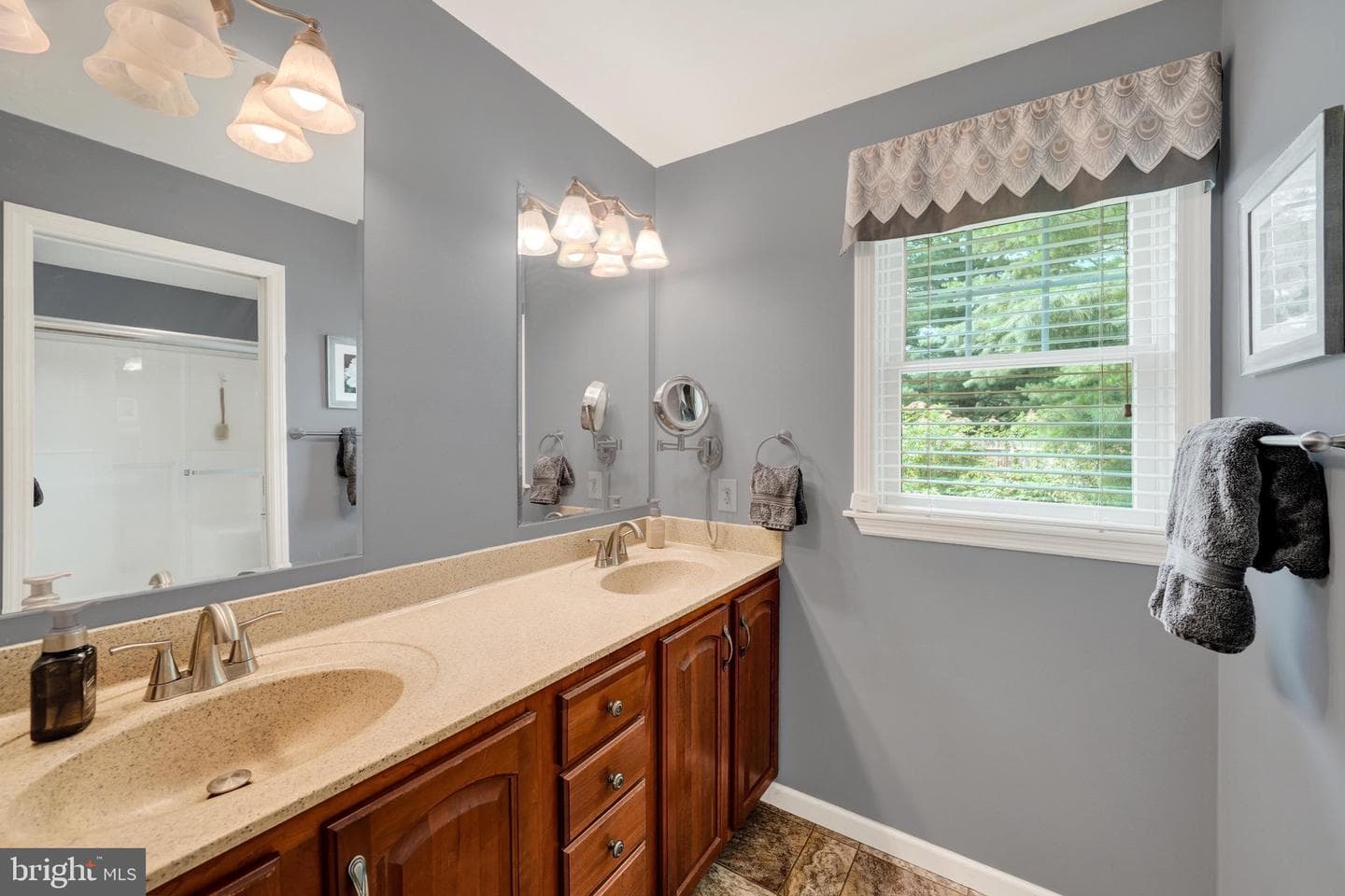298 N Creek Road photo 19