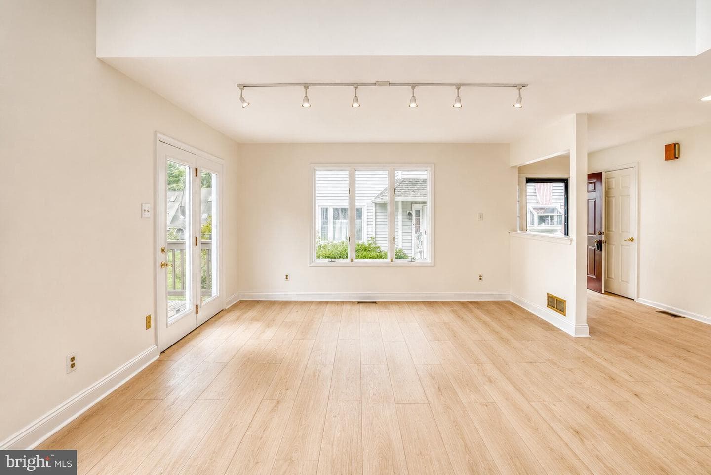 101 E Thomas Court photo 6