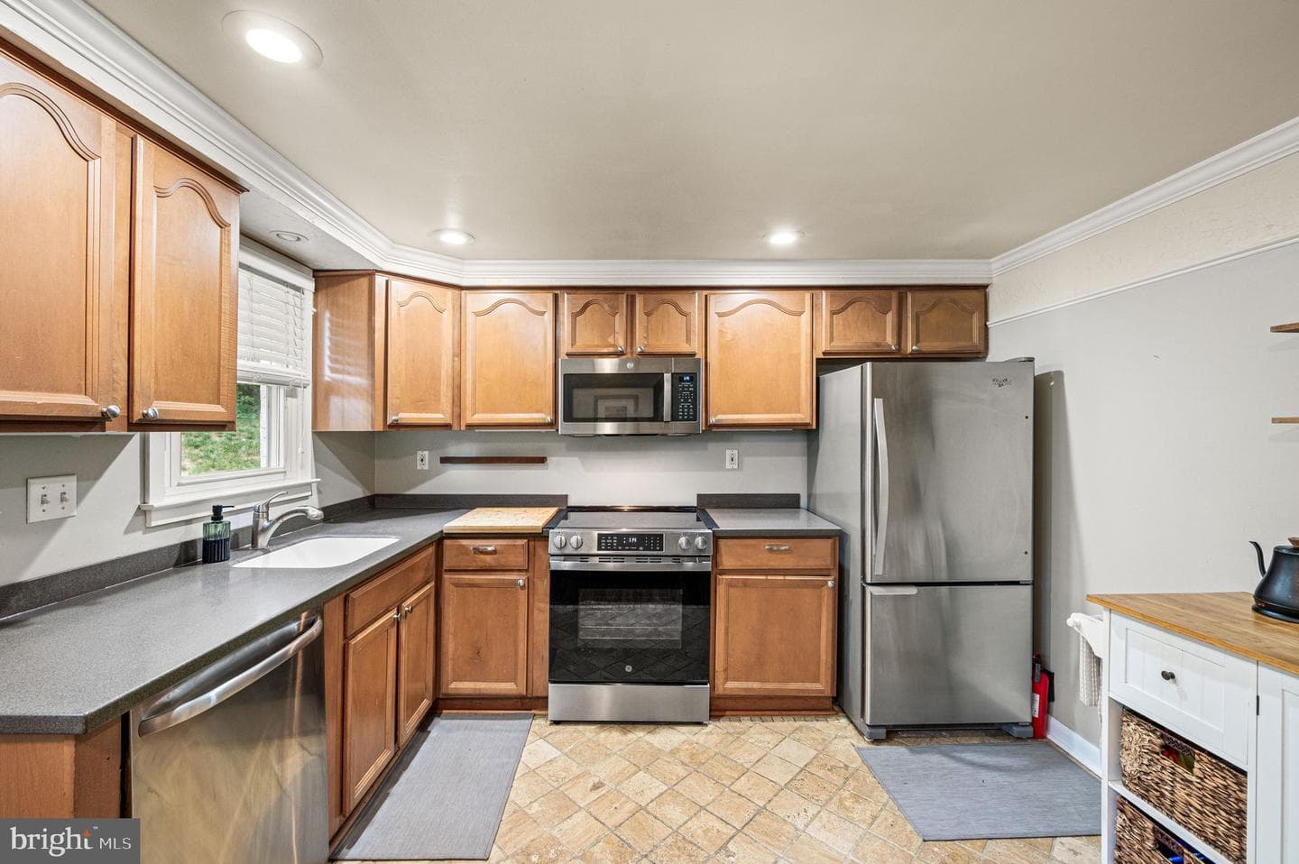 525 Oriole Drive photo 9