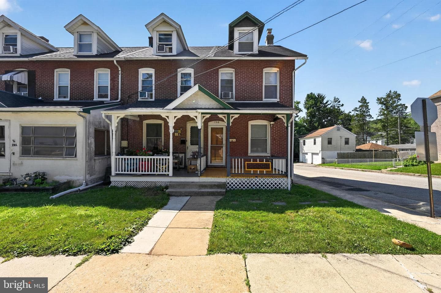 798 Madison Street photo 2