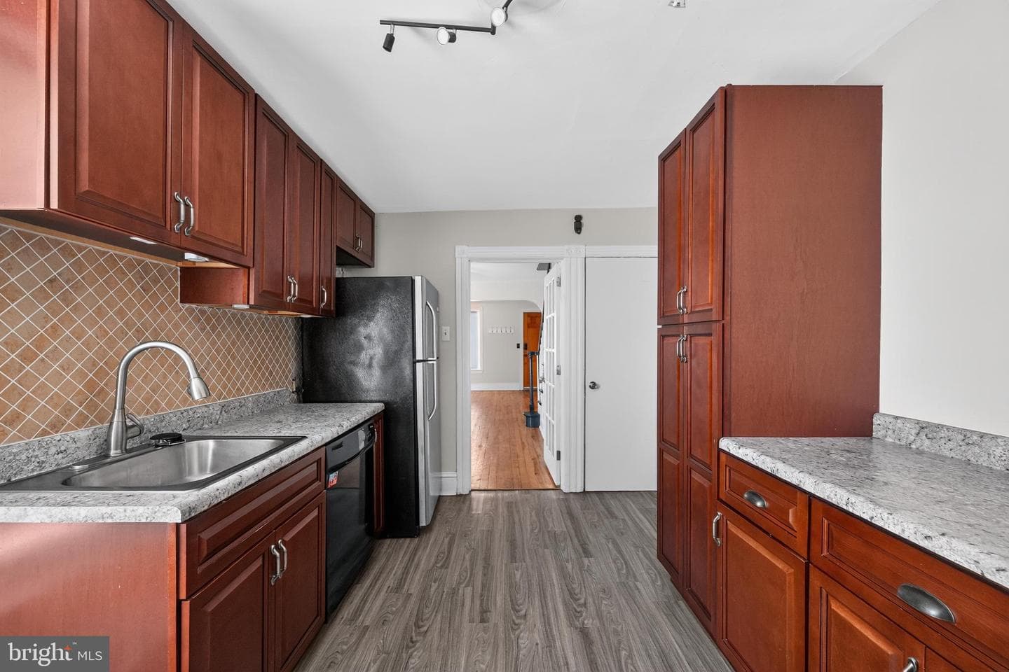 798 Madison Street photo 9