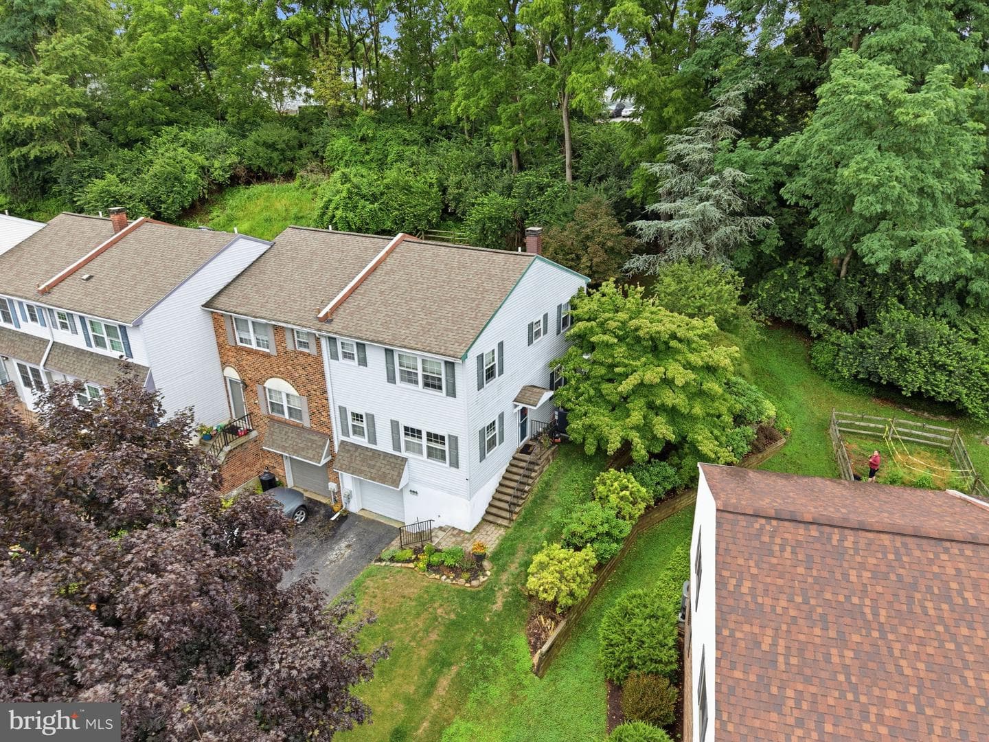 523 Coventry Lane photo 3