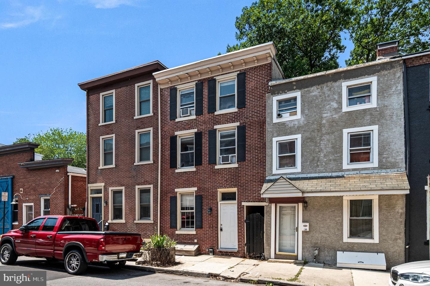 133 E Miner Street photo 2