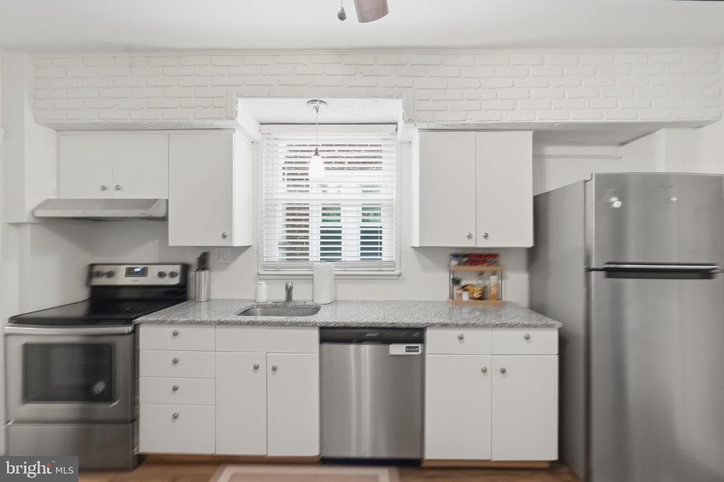 317 Hall Street photo 14