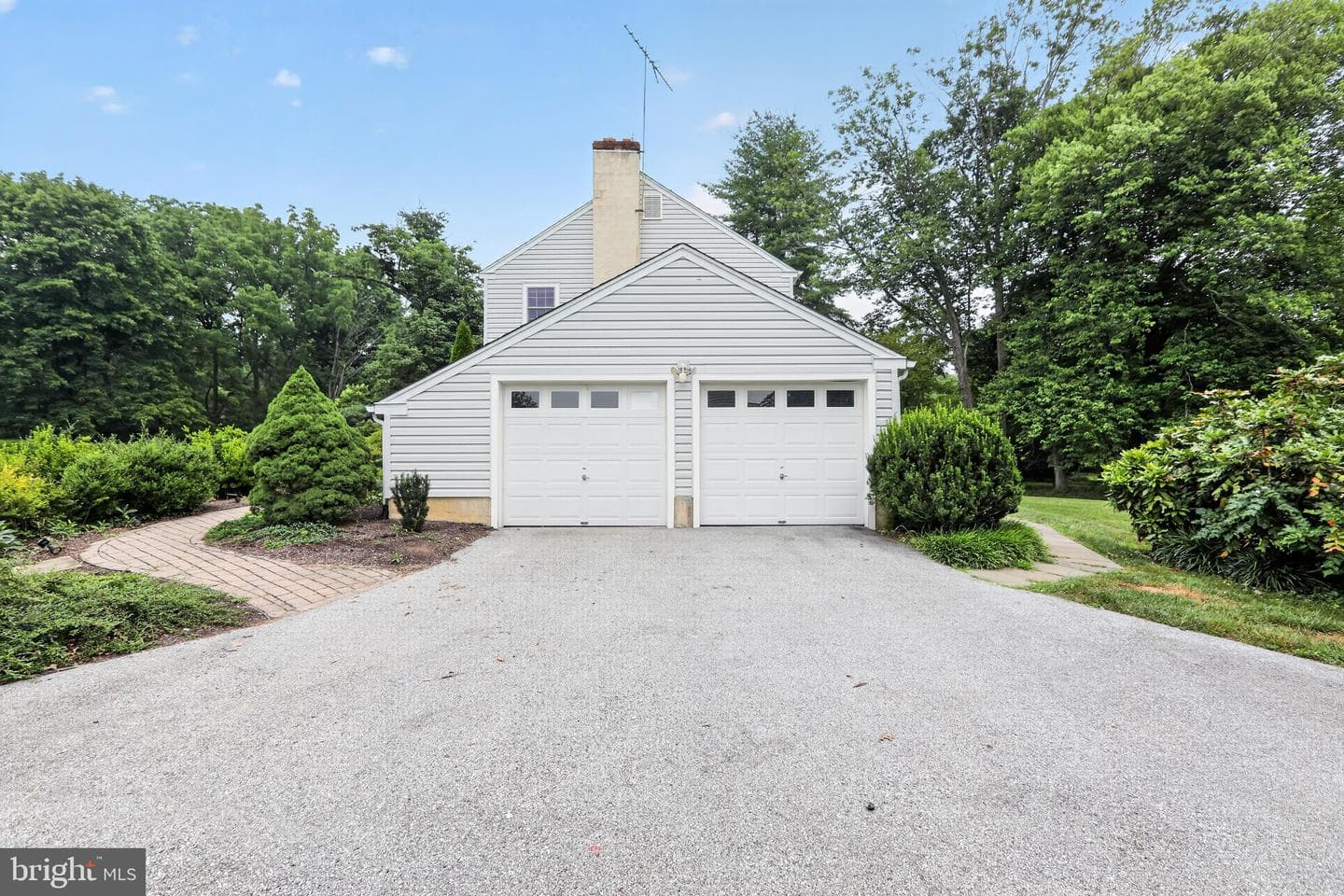 1408 Ponds Edge Road photo 4