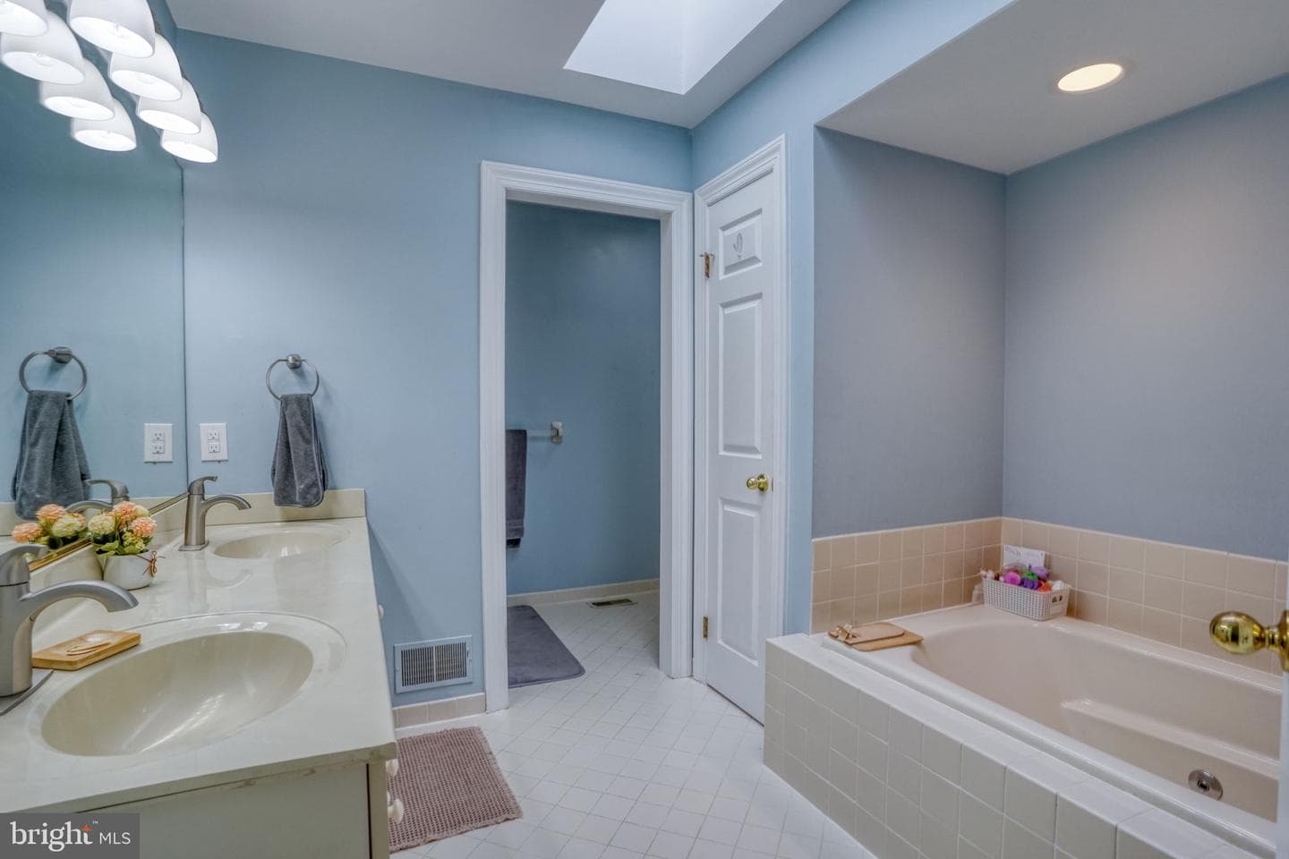 200 Derby Lane photo 29