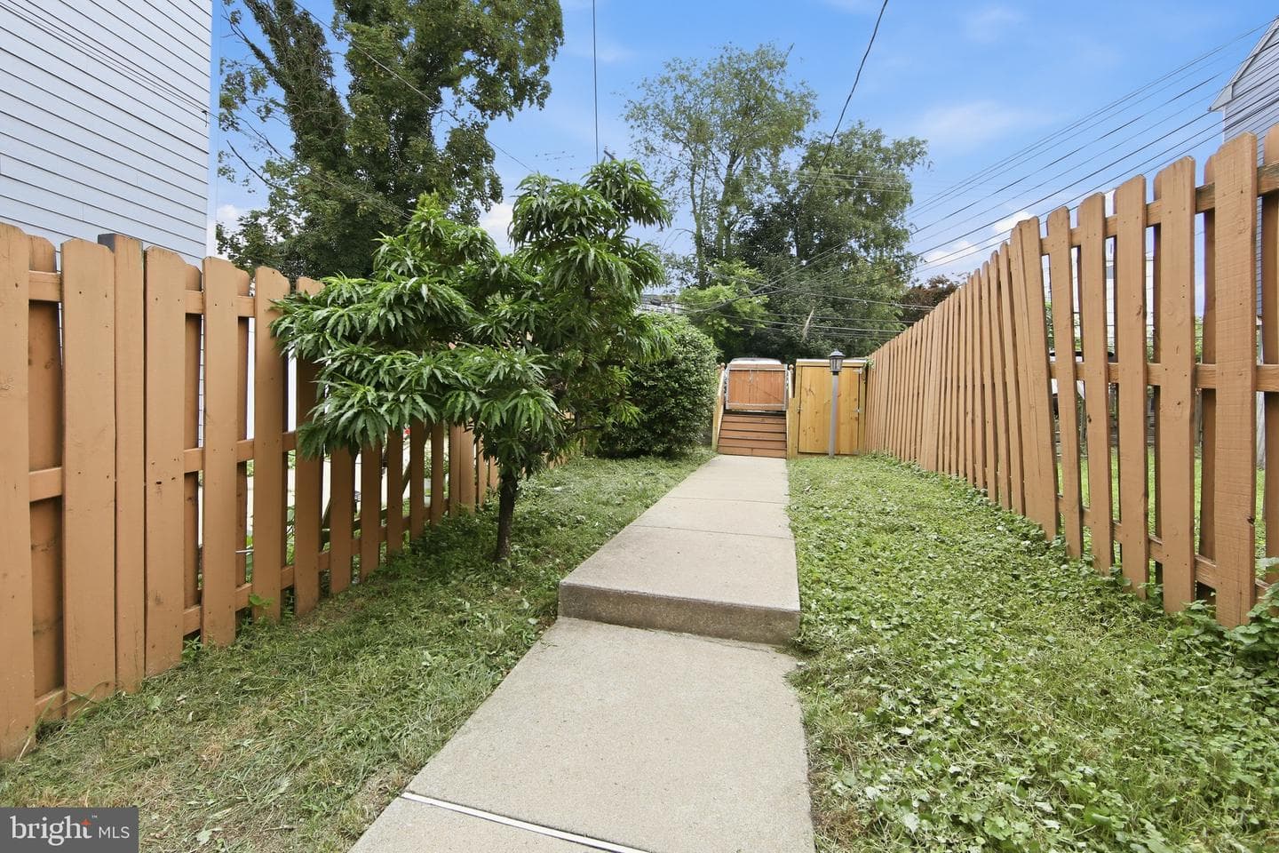 229 E Market Street photo 22