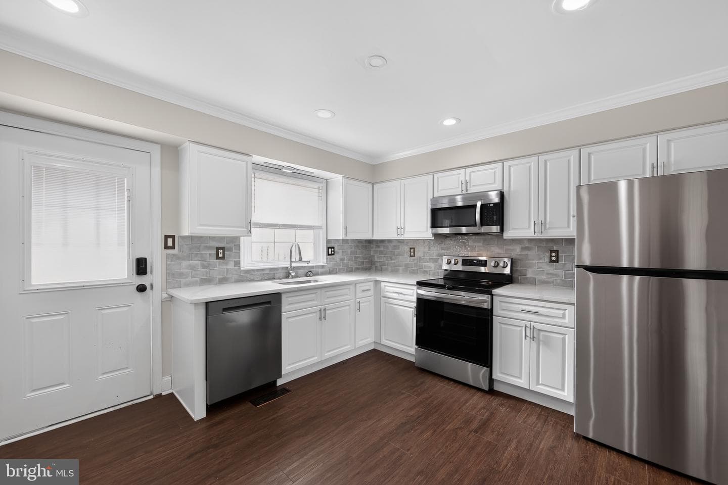 229 E Market Street photo 5