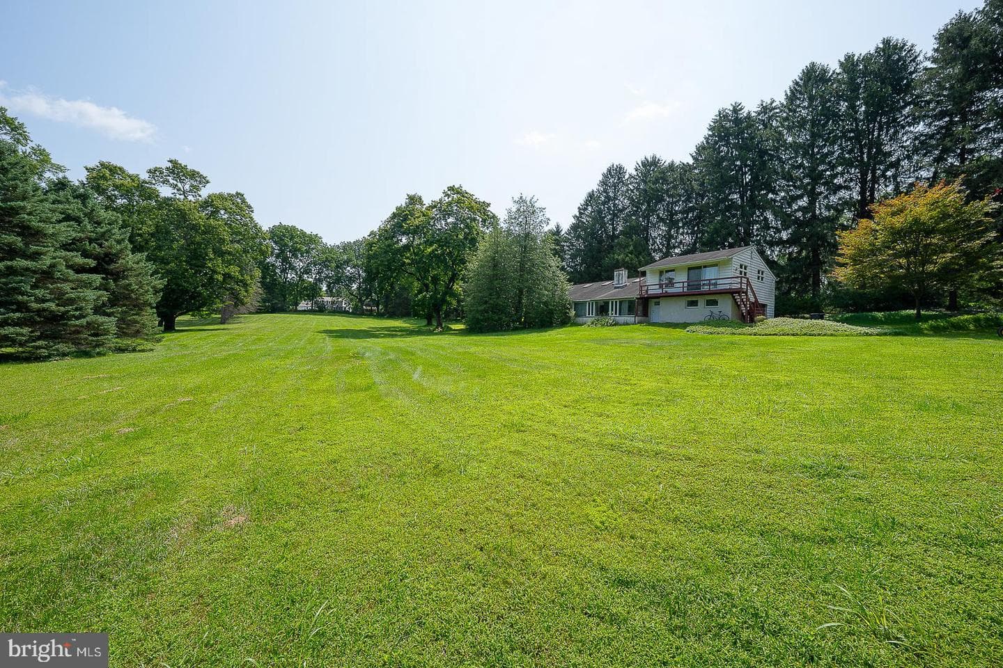 1011 N Valley Road photo 1