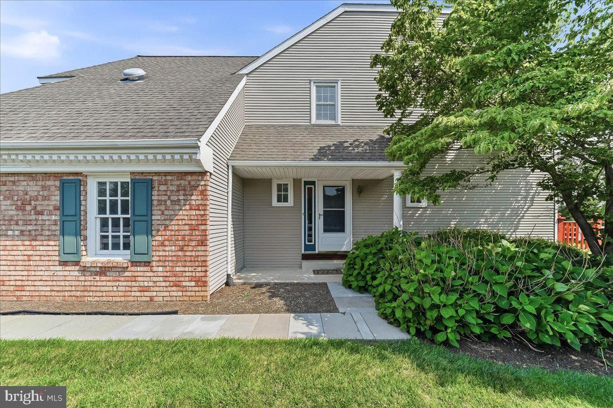 919 Samantha Circle photo 3