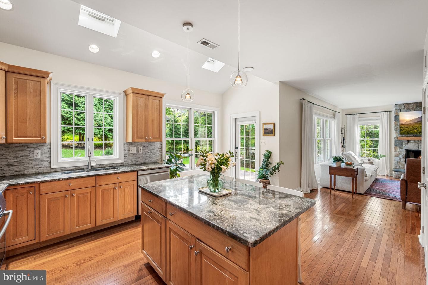 232 Vincent Road photo 11