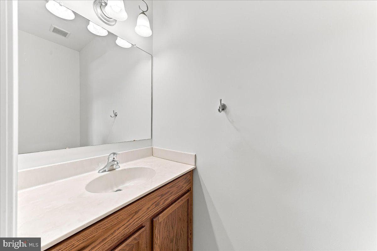 315 E 3rd Street photo 7