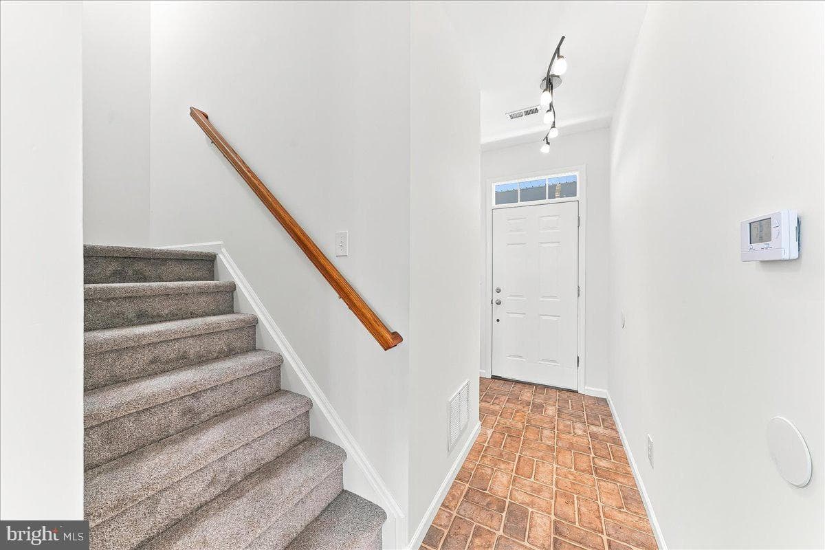 315 E 3rd Street photo 8