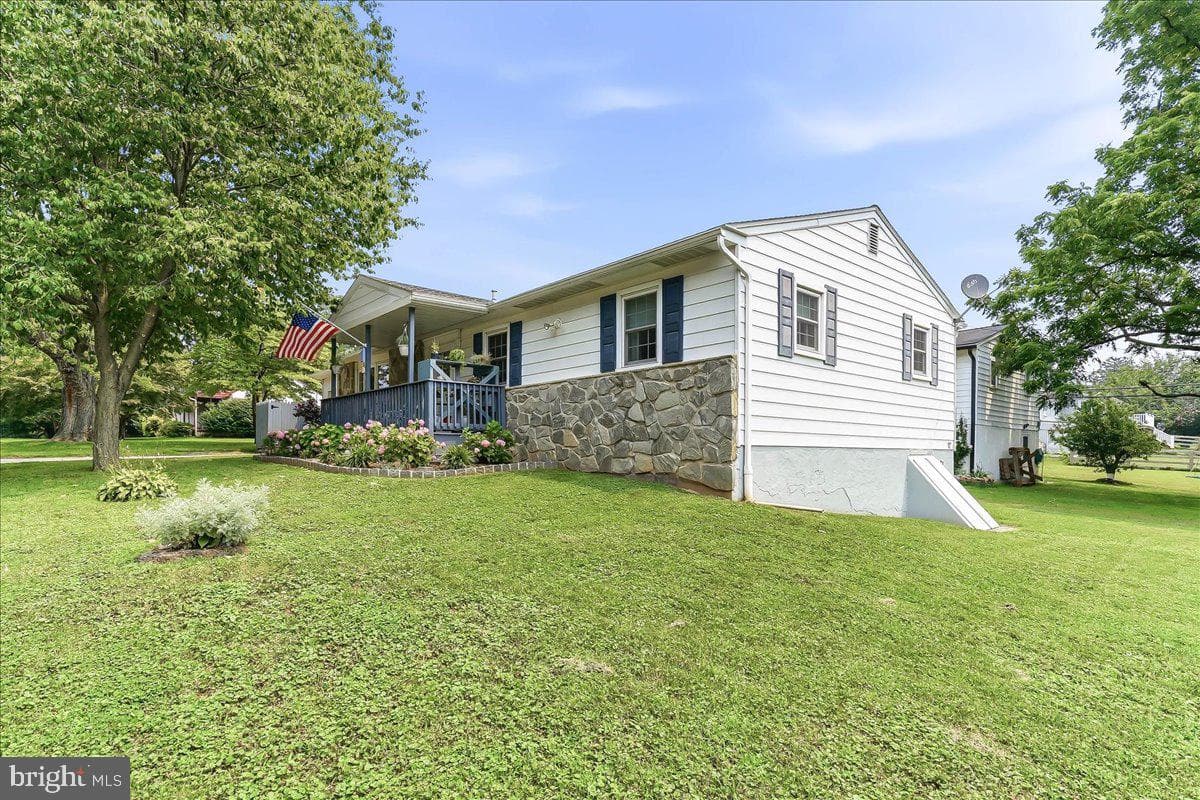 301 Delaware Avenue photo 3