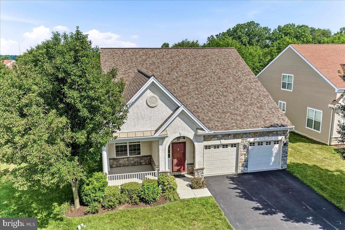 207 Hendrickson Lane photo 1