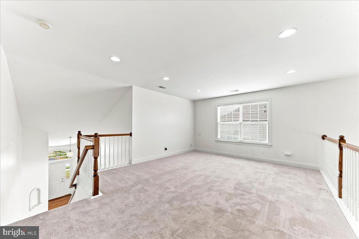 207 Hendrickson Lane photo 31