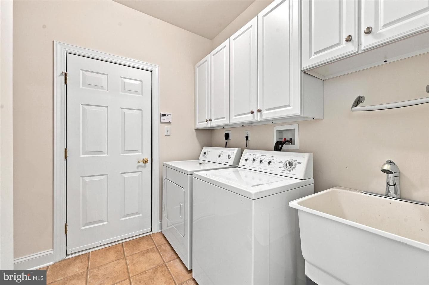 270 Hendrickson Lane photo 20