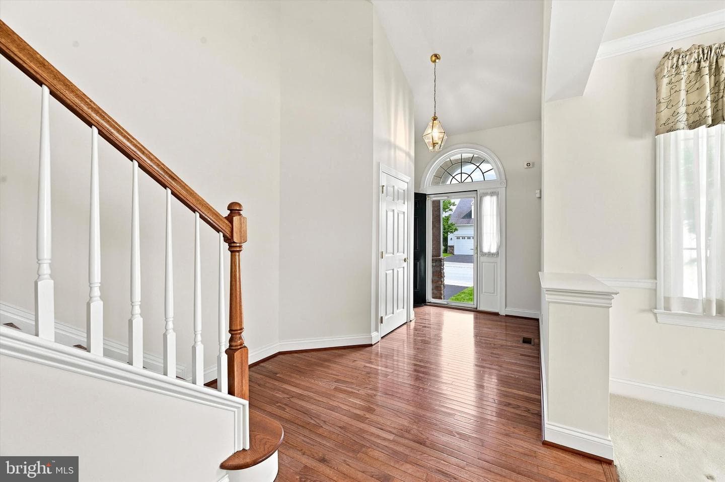 270 Hendrickson Lane photo 3