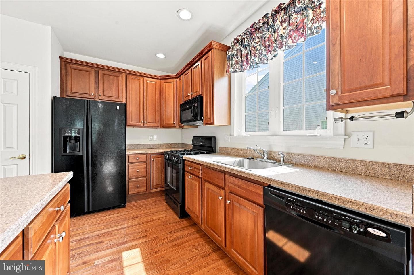 270 Hendrickson Lane photo 6