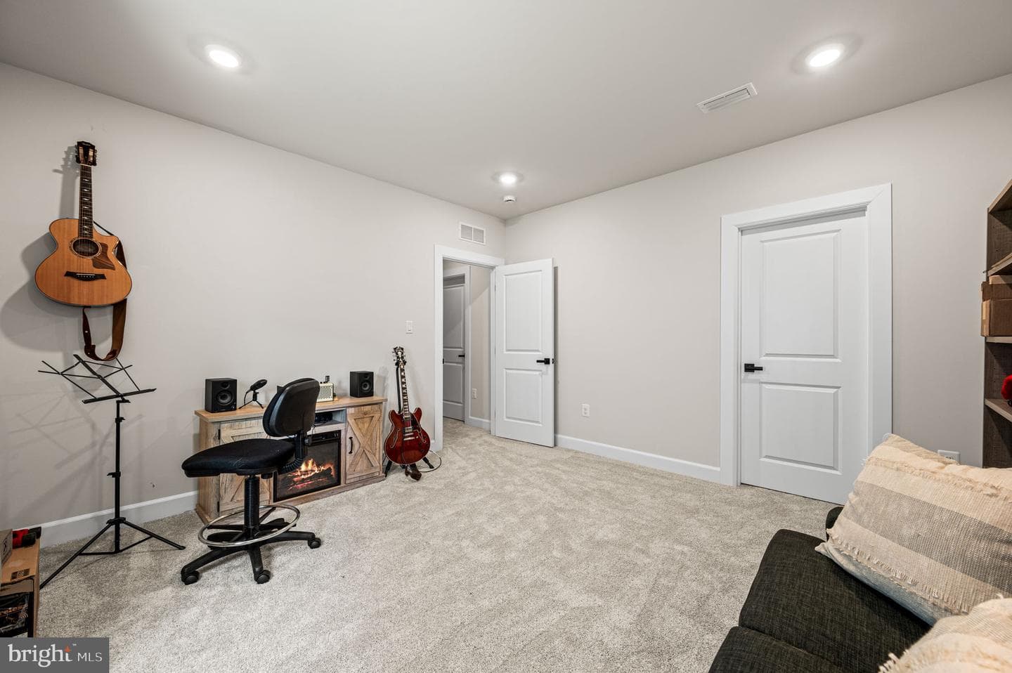 937 Eakins Circle photo 33