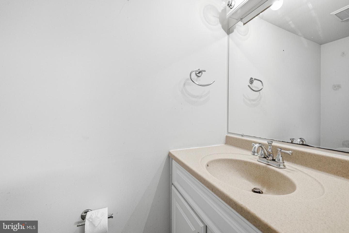 470 Summit House photo 21