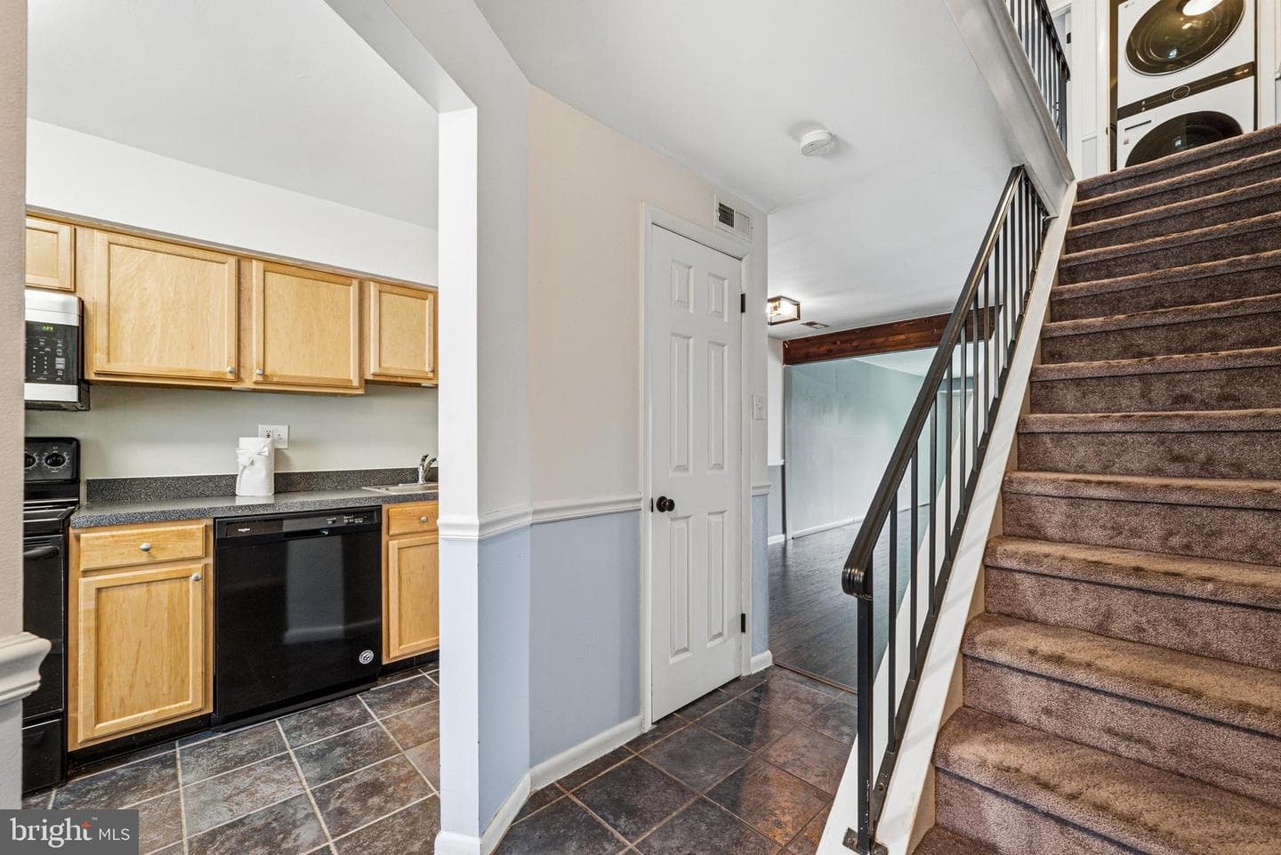 470 Summit House photo 4