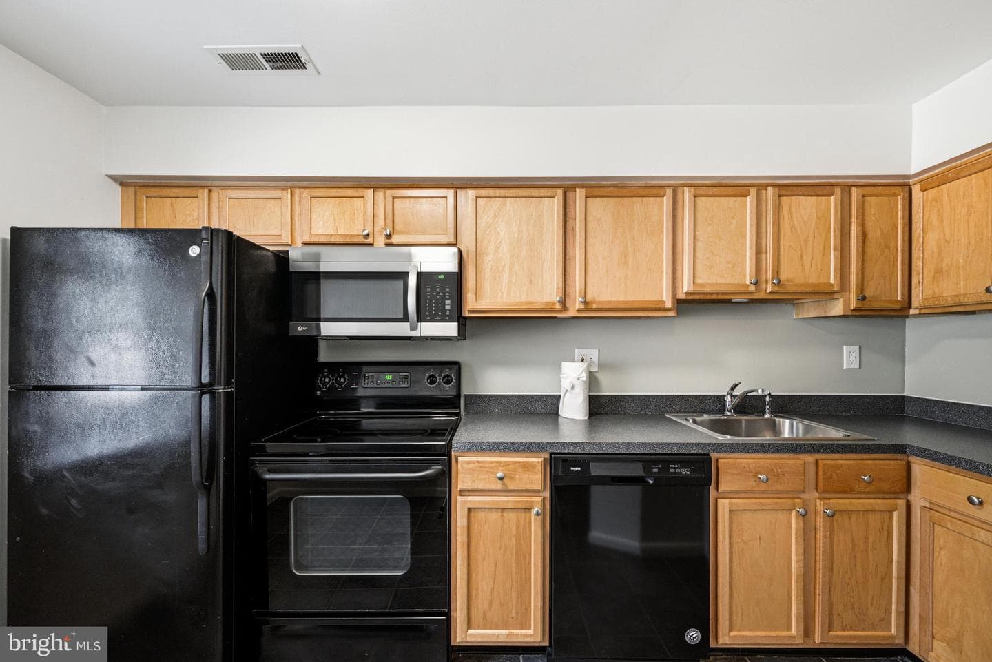 470 Summit House photo 6