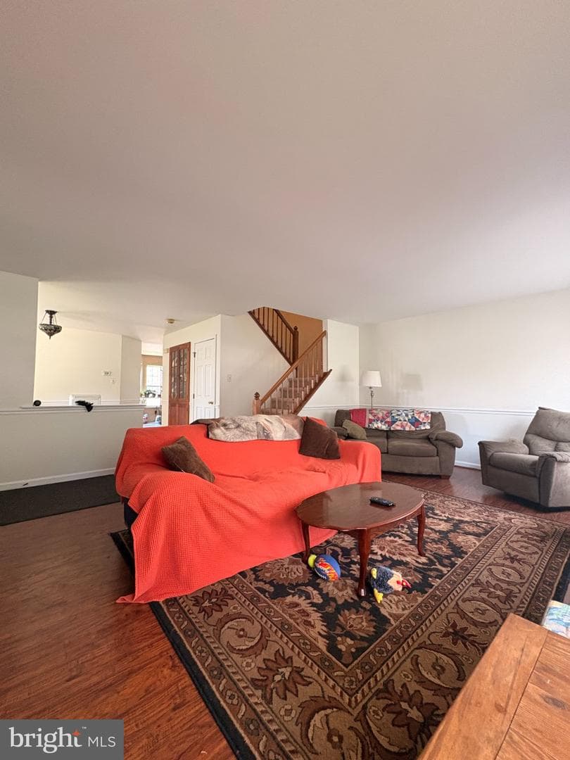 135 Peters Court photo 4