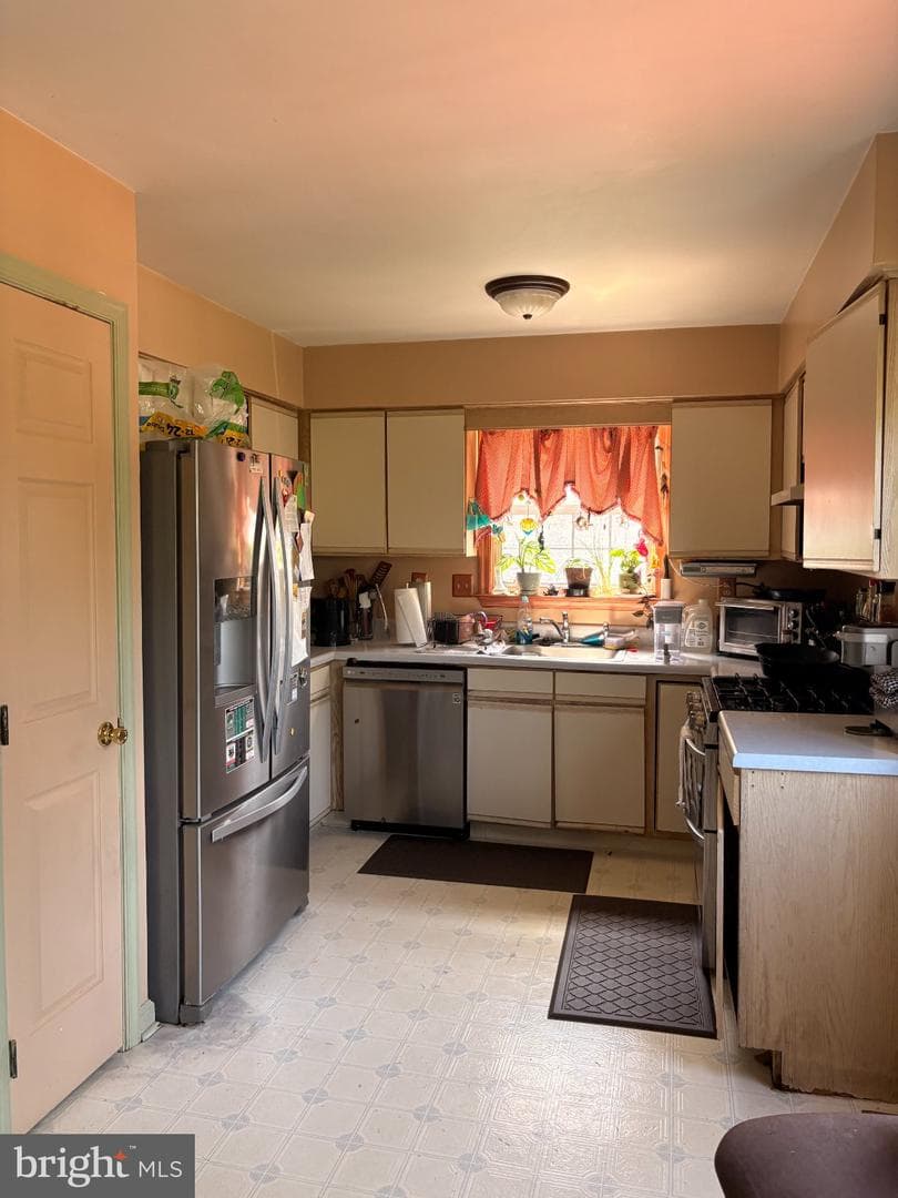 135 Peters Court photo 7