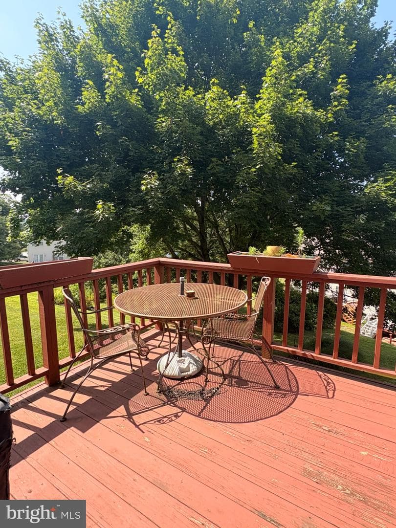 135 Peters Court photo 9