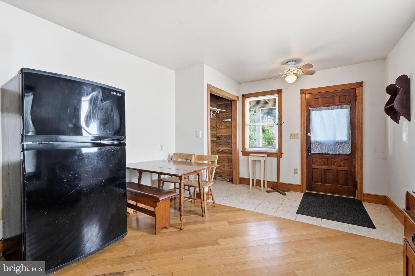 251 E Market St photo 11