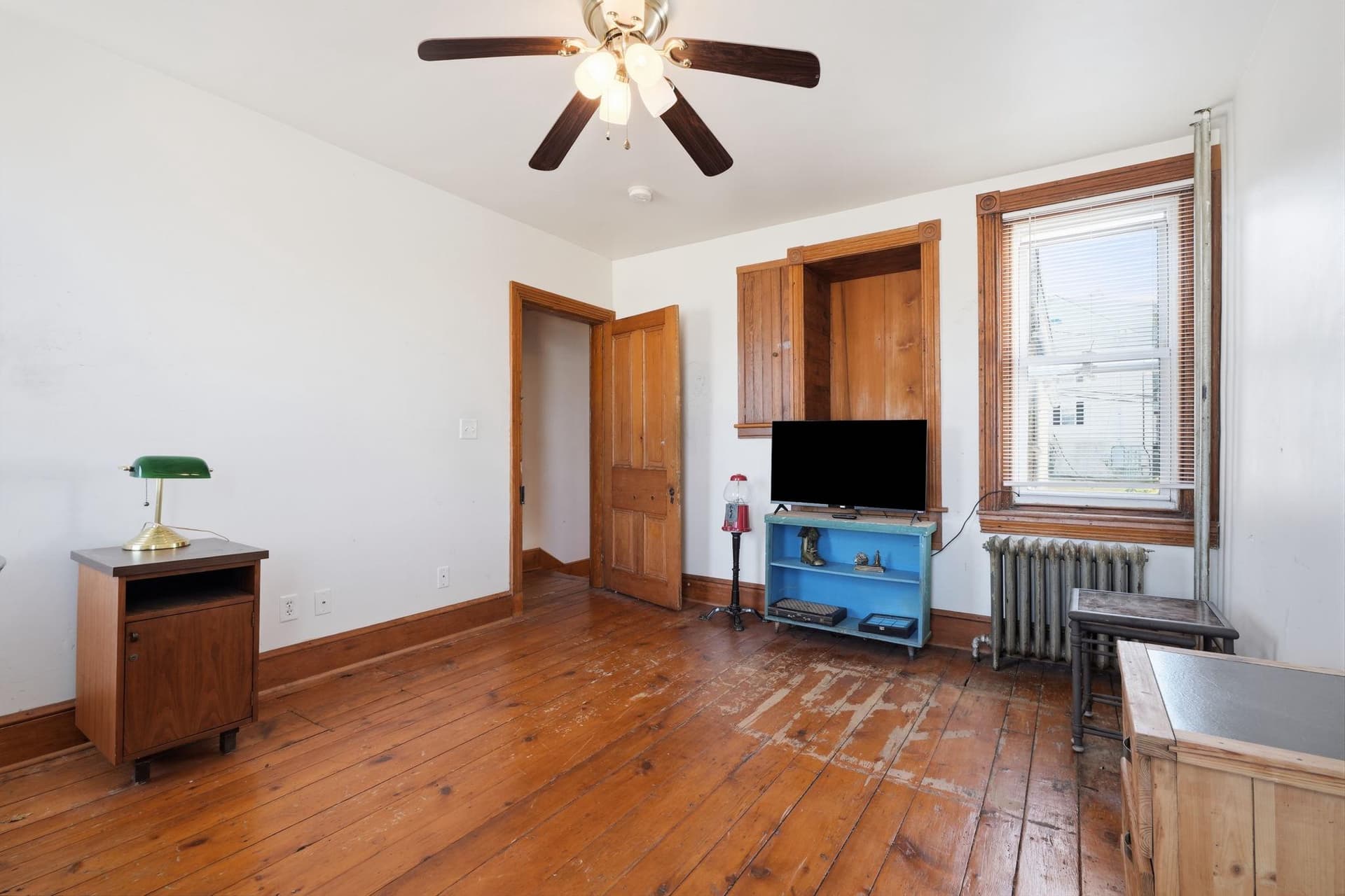 251 E Market St photo 22