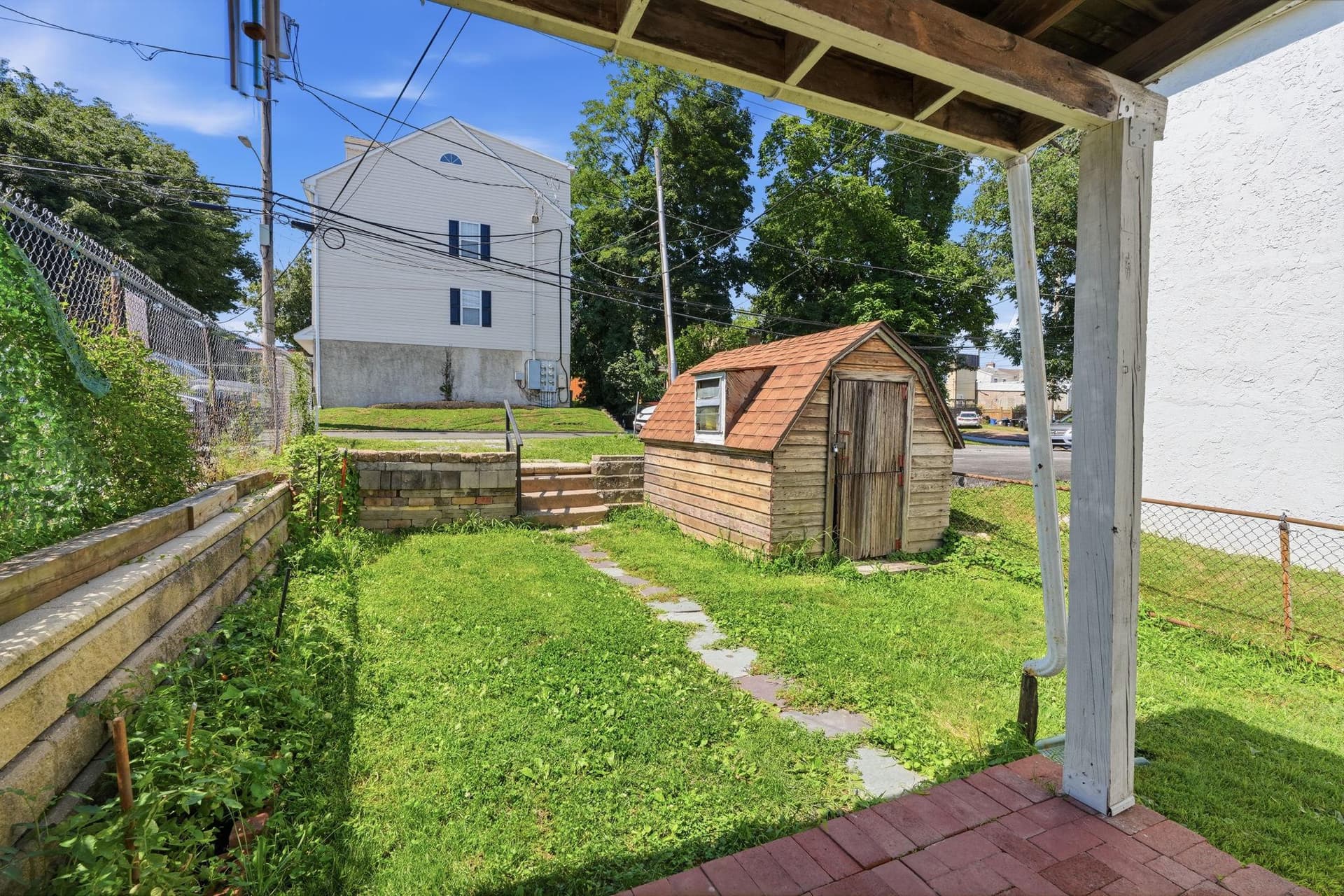 251 E Market St photo 25