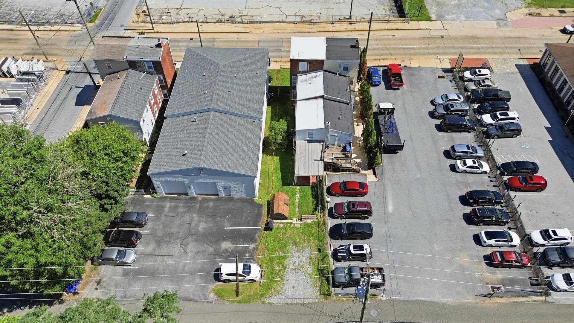 251 E Market St photo 34