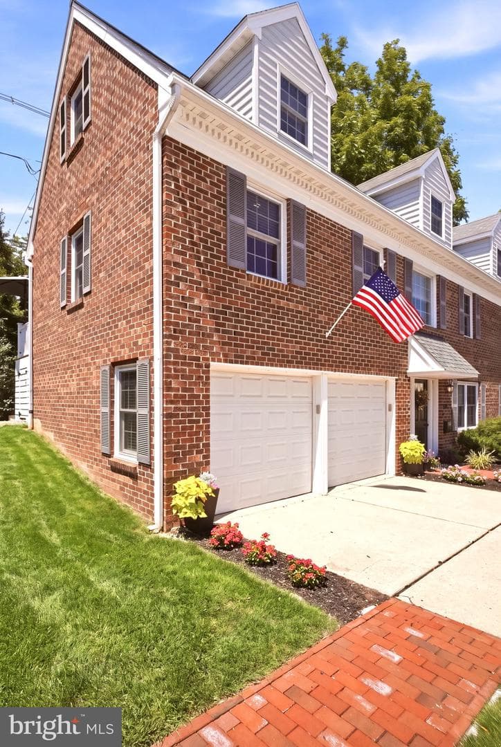 223 E Evans Street photo 7