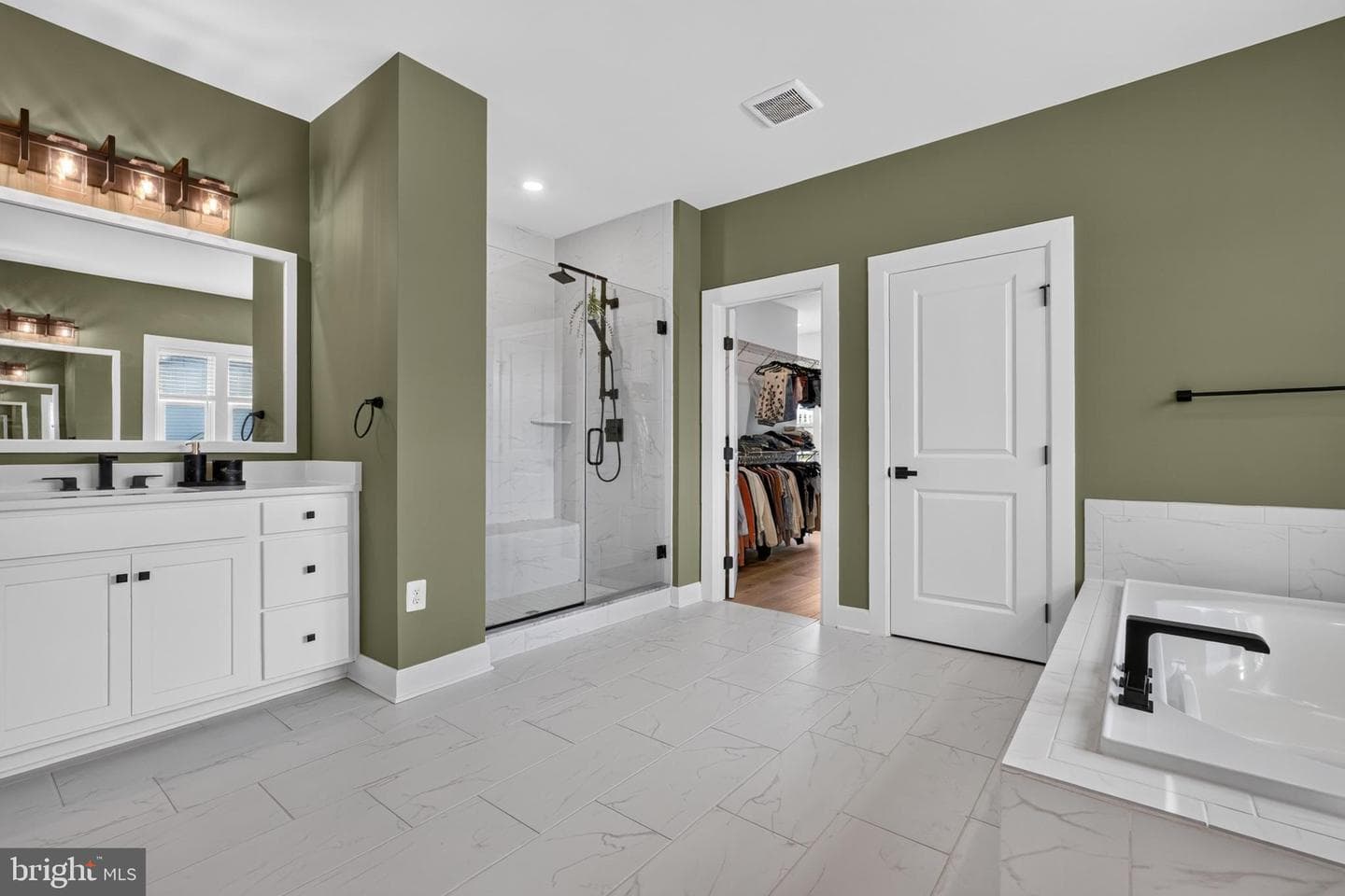 209 Alexis Court photo 35