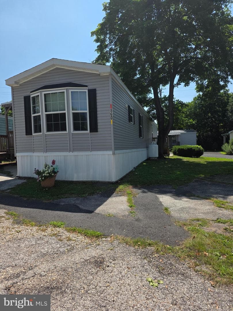 860 Latshaw Road photo 1