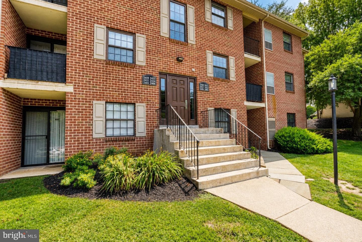 2419 Pond View Drive photo 1
