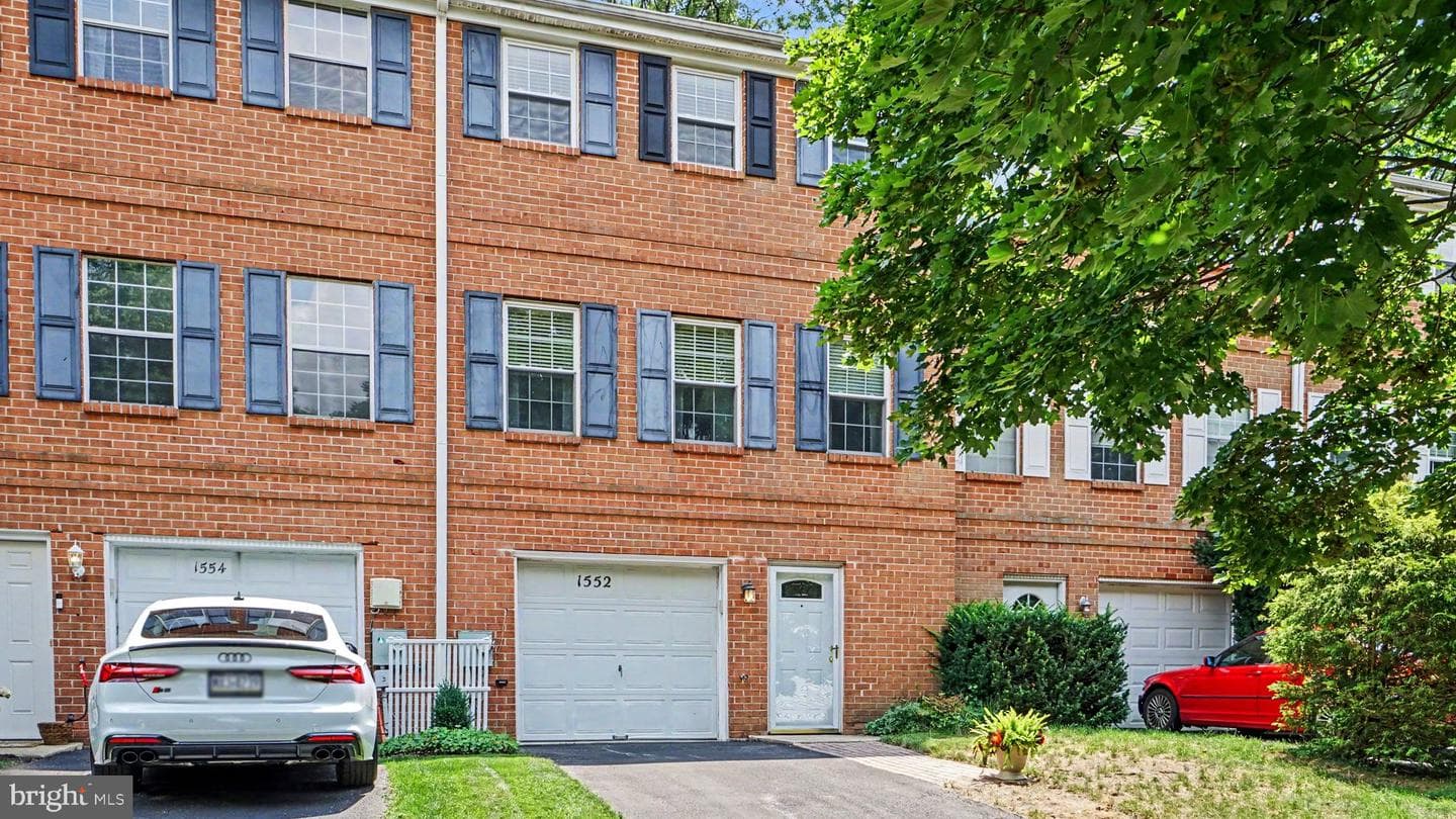 1552 S Coventry Lane photo 1