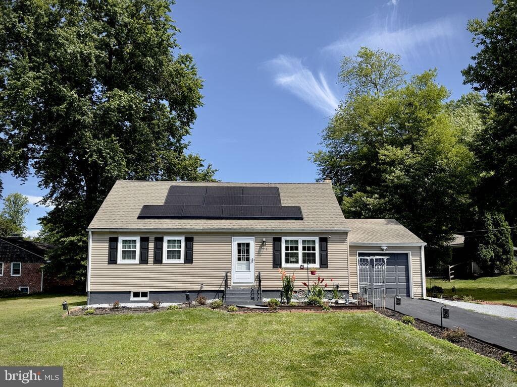 315 Oak Lane W photo 1