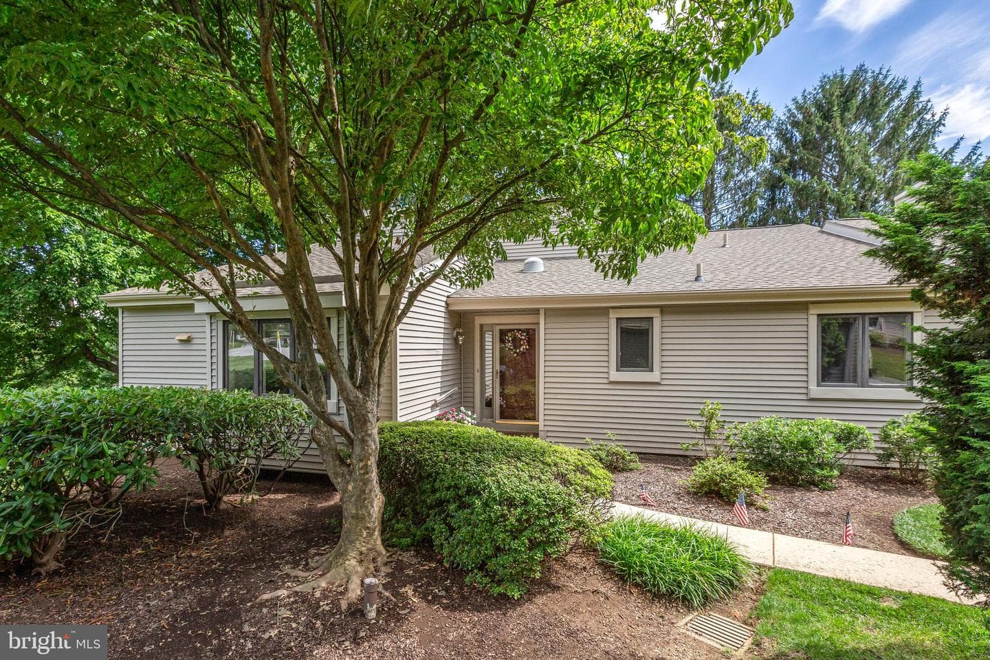 556 Franklin Way photo 1