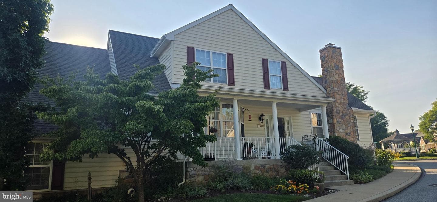 700 Arbor Lane photo 1