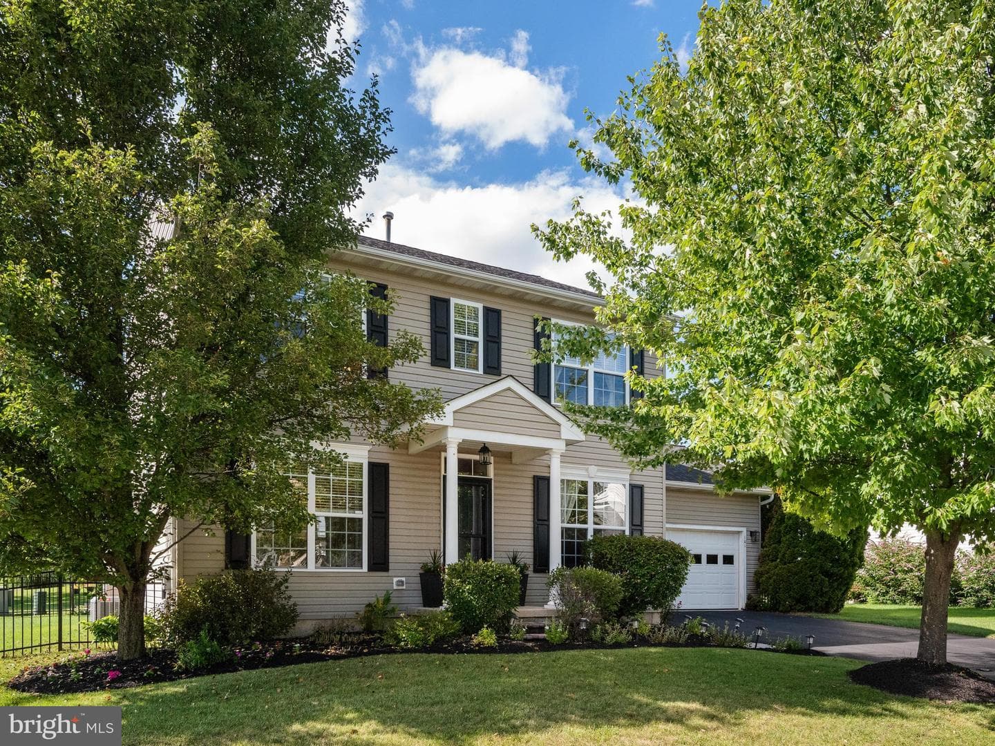 101 Hyacinth Way photo 1