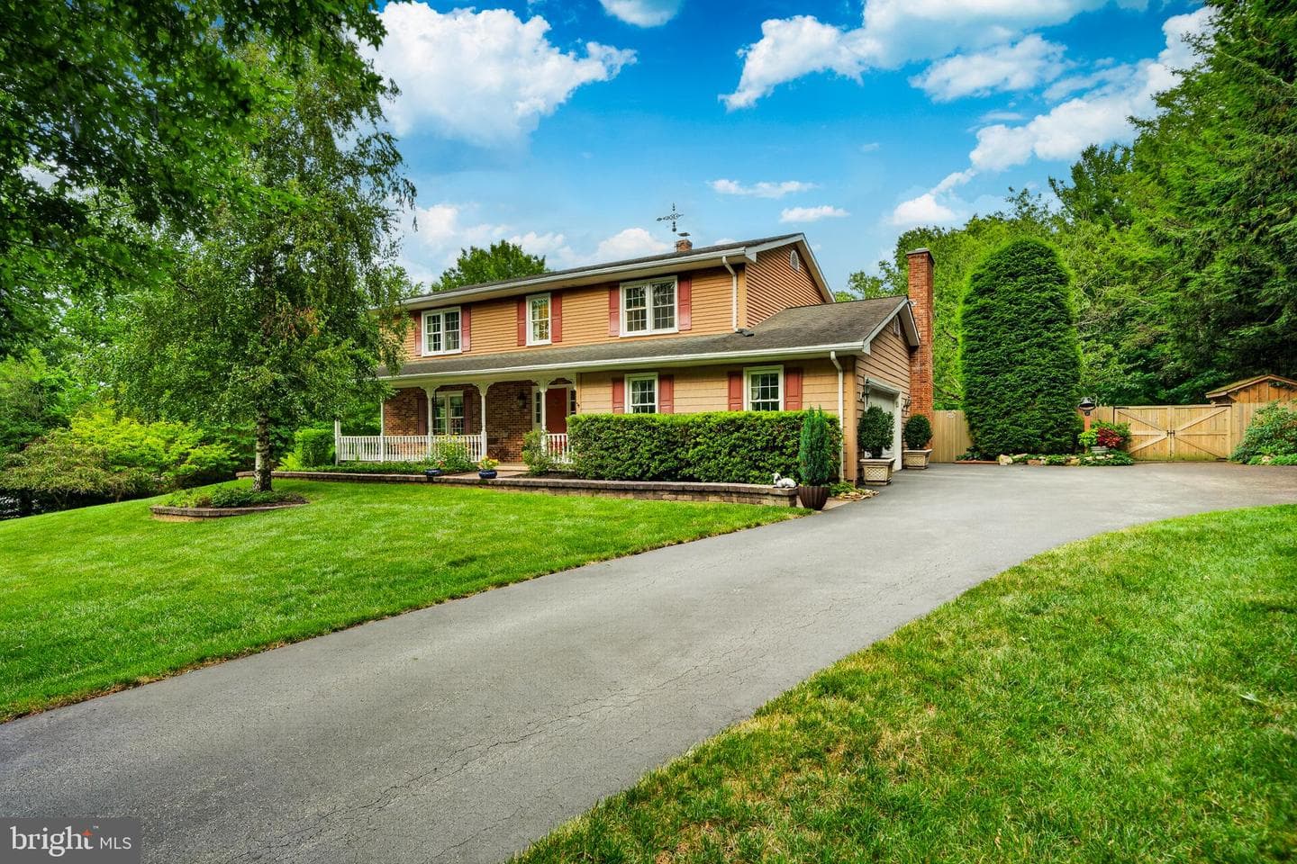 105 Lakeview Drive photo 1