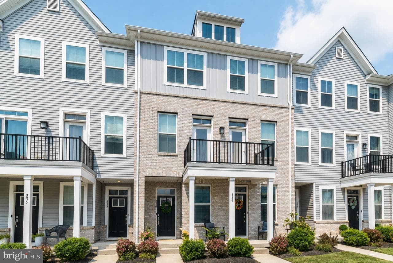 331 Foundry Street photo 1