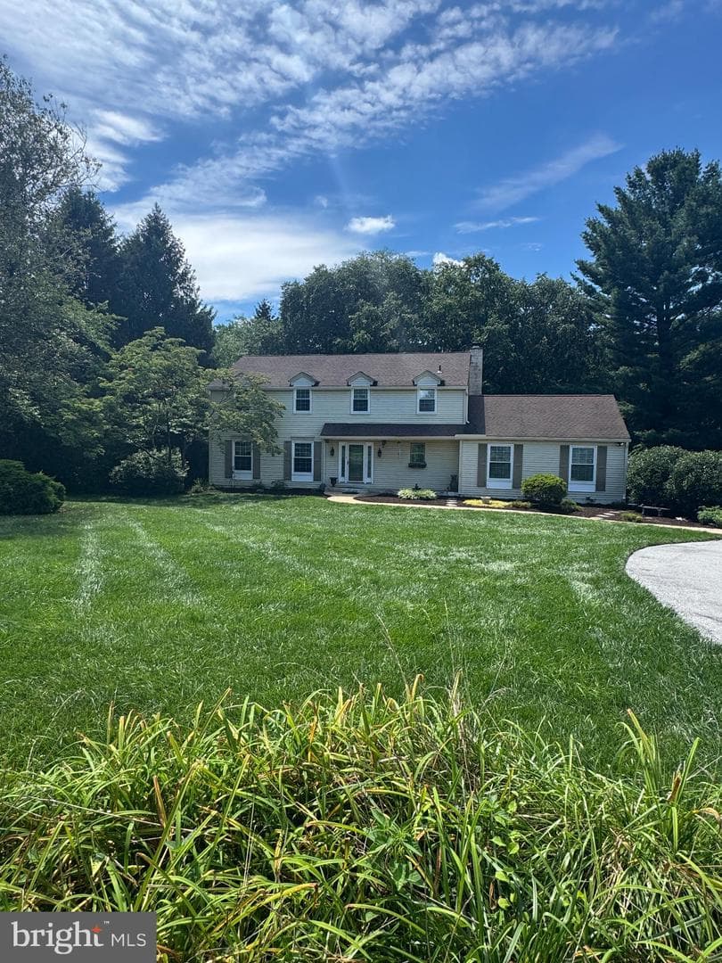 105 Scotts Glen Road photo 1