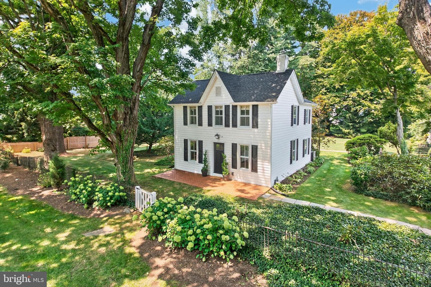 923 W King Road photo 1