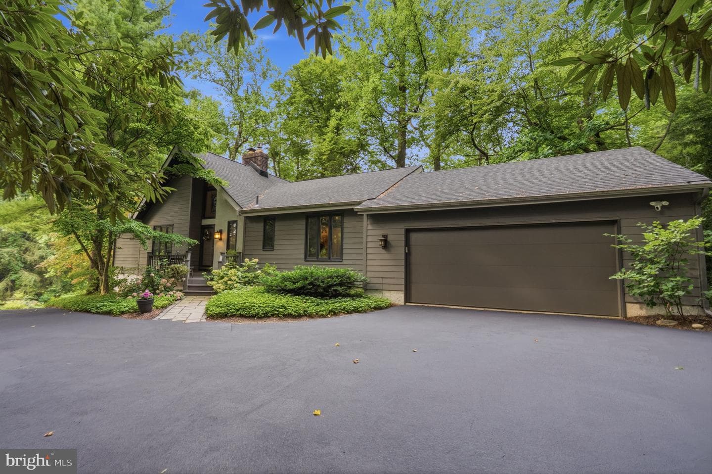 433 Homestead Road photo 1